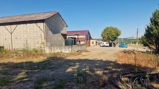 Bâtiments agricole avec studio à rénover - 19 hectares