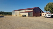 Bâtiments agricole avec studio à rénover - 19 hectares