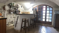 Maison de village à rénover – Plein centre – 80 m² au sol / 57 m² Carrez – Jardinet + Cave
