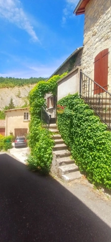 Maison de village pleine de charme avec vue – La Piarre (05)