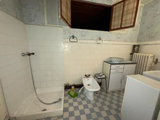 Grande maison de village indépendante à rénover – 257 m² – Fort potentiel – Saint-Julien-en-Beauchêne
