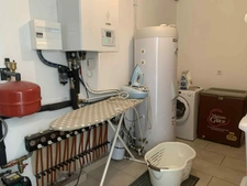Maison avec studio indépendant et piscine chauffée – 2300 m² de terrain – CHABESTAN (05)