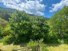 Jolie Maison Atypique avec grand terrain 5000m² – CHARENS (DIOIS)