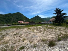 À vendre – Local commercial / murs commerciaux de 300 m² idéalement situés au pied du Dévoluy