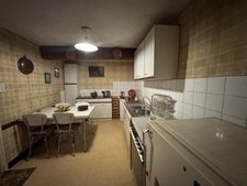 Grande maison de village indépendante à rénover – 257 m² – Fort potentiel – Saint-Julien-en-Beauchêne