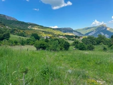 Propriété en pierres avec 2 maisons et 3 hectares de terrain – La Piarre (05)