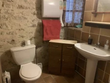 Maison de village à rénover – Plein centre – 80 m² au sol / 57 m² Carrez – Jardinet + Cave