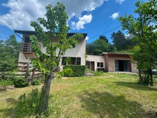 Jolie Maison Atypique avec grand terrain 5000m² – CHARENS (DIOIS)