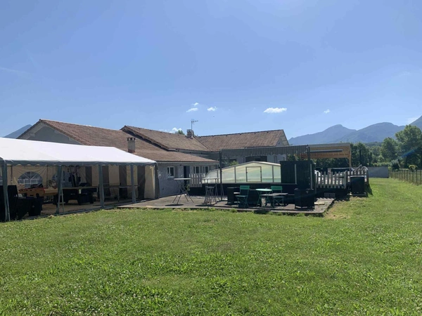 Maison avec studio indépendant et piscine chauffée – 2300 m² de terrain – CHABESTAN (05)