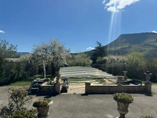 Maison jumelée 141 m² – Piscine – Grand terrain – Excellent DPE B – La Bâtie-Montsaléon