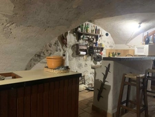 Maison de village à rénover – Plein centre – 80 m² au sol / 57 m² Carrez – Jardinet + Cave