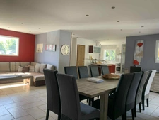 Maison avec studio indépendant et piscine chauffée – 2300 m² de terrain – CHABESTAN (05)
