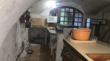Maison de village à rénover – Plein centre – 80 m² au sol / 57 m² Carrez – Jardinet + Cave