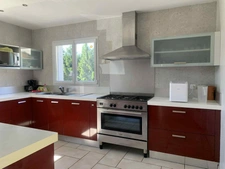 Maison avec studio indépendant et piscine chauffée – 2300 m² de terrain – CHABESTAN (05)