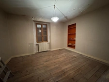 Grande maison de village indépendante à rénover – 257 m² – Fort potentiel – Saint-Julien-en-Beauchêne