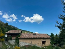 Propriété en pierres avec 2 maisons et 3 hectares de terrain – La Piarre (05)