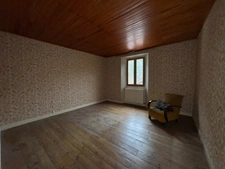 Grande maison de village indépendante à rénover – 257 m² – Fort potentiel – Saint-Julien-en-Beauchêne