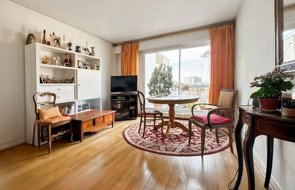 Appartement à vendre 2 pièces - lumineux avec balcon plein ouest – dernier étage avec vue dégagée - PARIS 18EME ARRONDISSEMENT (75)