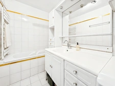 PARIS 11e – RUE DE CHARONNE – 3 PIÈCES - 2 CHAMBRES 