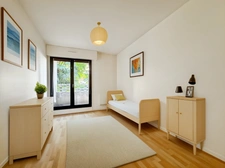 For sale, Suresnes, 3 rooms with 2 balconies, parking and cellar 