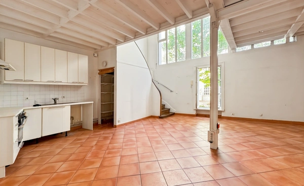 Paris 8ᵉ – Étoile / Champs-Élysées Appartement en duplex, esprit loft – 90 m² – Rez-de-chaussée