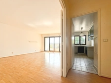 For sale, Suresnes, 3 rooms with 2 balconies, parking and cellar 