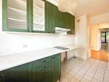 For sale, Suresnes, 3 rooms with 2 balconies, parking and cellar 