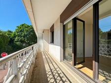 For sale, Suresnes, 3 rooms with 2 balconies, parking and cellar 