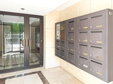 For sale, Suresnes, 3 rooms with 2 balconies, parking and cellar 