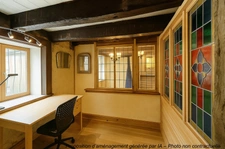 Maison en pierre pleine de charme avec cour, jardin et dépendances