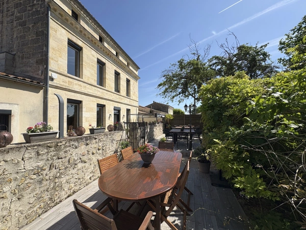 Propriété d'exception-maison de charme avec activité chambres d'hôtes et vue  sur les vignes