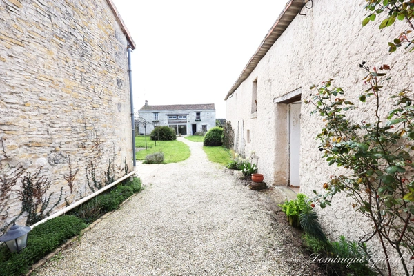 3 MAISONS, PISCINE & POTENTIEL TOURISTIQUE (gîte et maisons d'hôtes) – 1,5 HECTARE