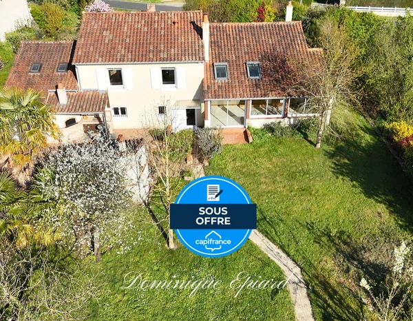Havre de paix à Nouaillé : Maison 105 m² + Véranda 25 m², 3 CH, sans vis-à-vis. Proche commerces et double garage