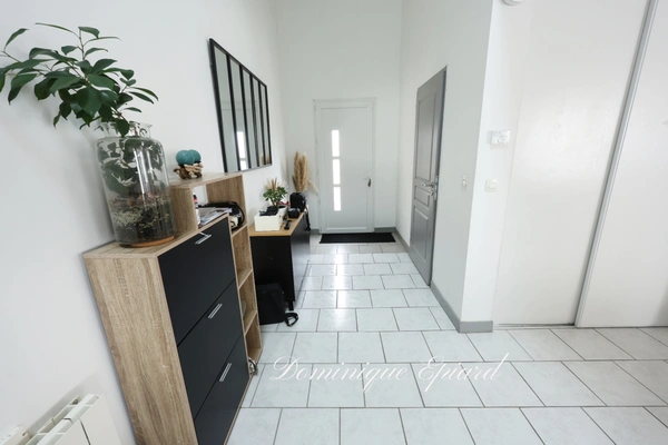 Maison habitable de suite, belles prestatations, école et voie verte à pied Nouaillé Maupertuis