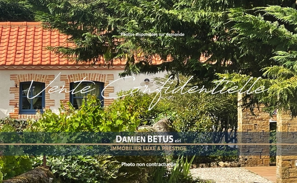 Maison à vendre 6 pièces proche de CHALLANS (85), jardin, double carport, charme