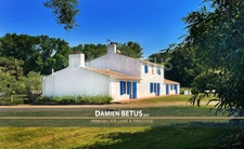 Maison à vendre 11 pièces proche CHALLANS (85), propriété haut de gamme, terres attenantes