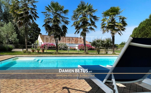 Maison à vendre 11 pièces proche CHALLANS (85), propriété haut de gamme, terres attenantes