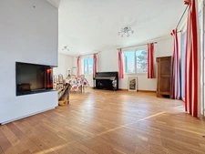 Maison à vendre 8 pièces SAINT GENIS POUILLY (01)