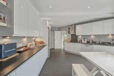 Prévessin-Moëns – Exceptional 7-room architect-designed house in the heart of a private park with swimming pool  