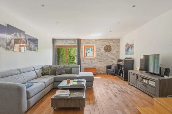 Maison à vendre 7 pièces ECHENEVEX (01)