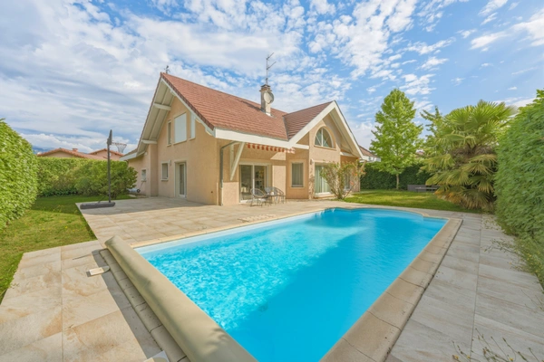 Maison à vendre 7 pièces ORNEX (01)