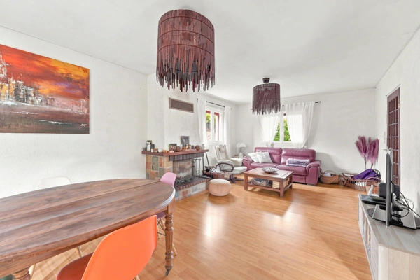 Maison à vendre 7 pièces SAINT GENIS POUILLY (01)