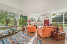 Prévessin-Moëns – Exceptional 7-room architect-designed house in the heart of a private park with swimming pool  