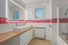 Prévessin-Moëns – Exceptional 7-room architect-designed house in the heart of a private park with swimming pool  