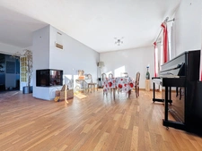 Maison à vendre 8 pièces SAINT GENIS POUILLY (01)