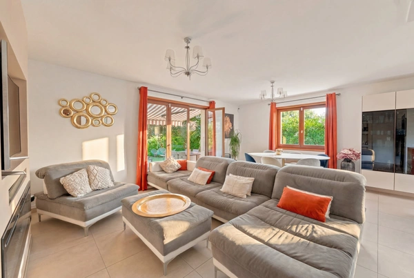 Maison à vendre 7 pièces PREVESSIN MOENS (01)