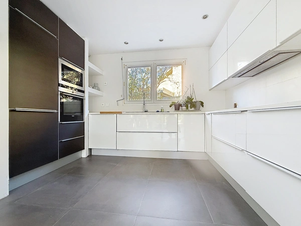 Maison à vendre 8 pièces PREVESSIN MOENS (01)