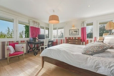 Prévessin-Moëns – Exceptional 7-room architect-designed house in the heart of a private park with swimming pool  