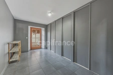 Maison à vendre 8 pièces SAINT GENIS POUILLY (01)