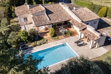 A vendre grande maison familiale avec piscine et jardin arboré à Saint-Germain (07170)